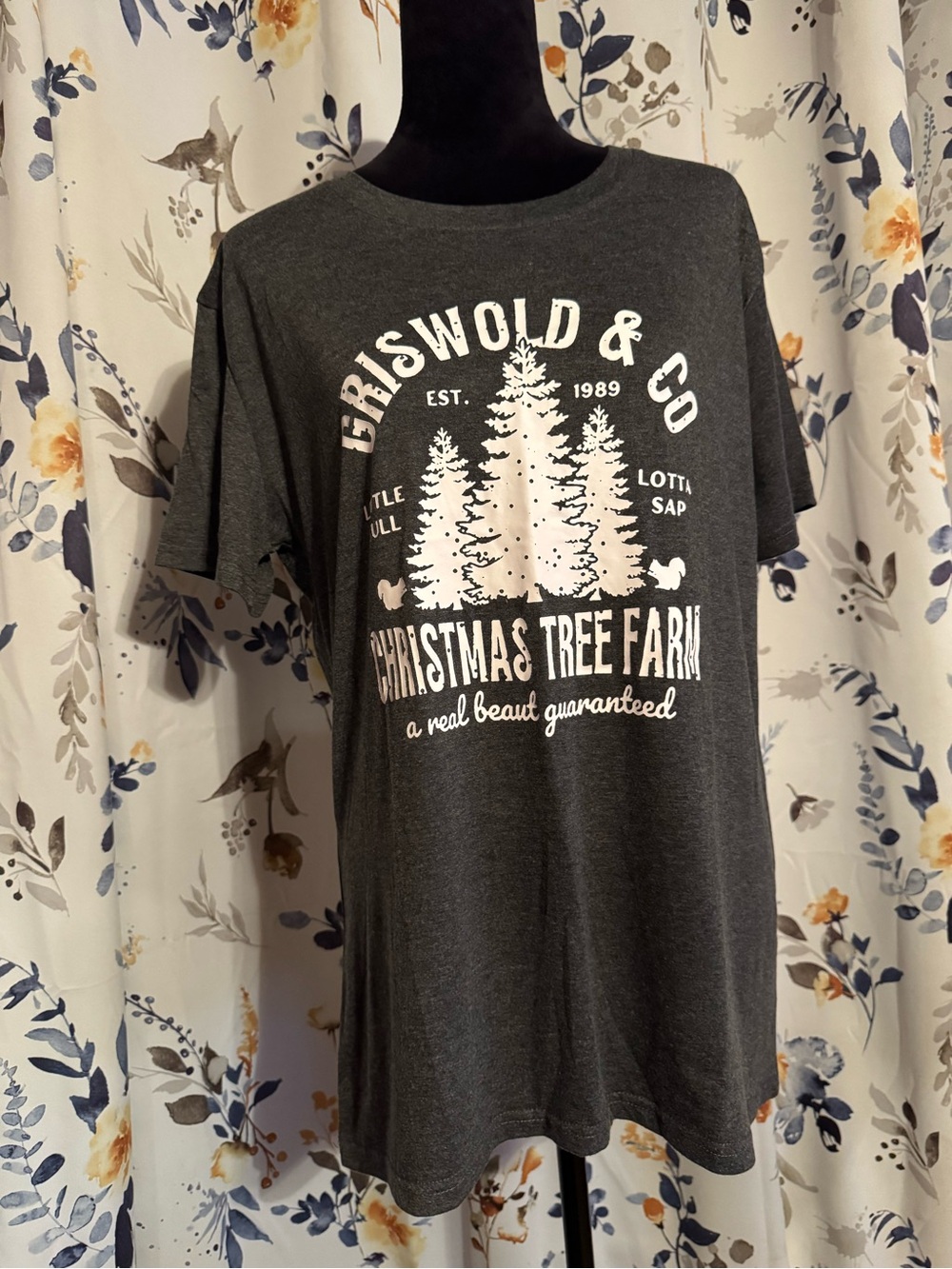 Charcoal Christmas Tree Farm Graphic Tee Size XL B9